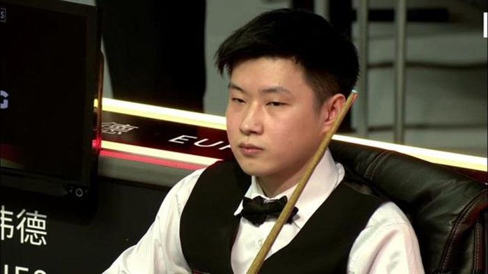 第46分钟，热苏斯禁区内被路易斯踢倒，裁判没有吹罚点球。
